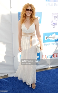 Rachelle Lefevre feet photo thumbnail