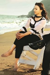 Radhika Apte feet photo thumbnail