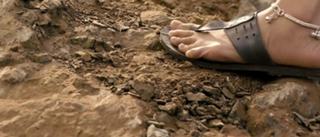 Radhika Apte feet photo thumbnail