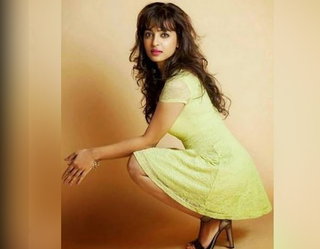 Radhika Apte feet photo thumbnail