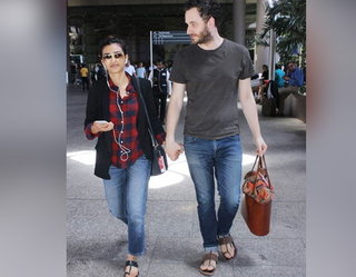 Radhika Apte feet photo thumbnail