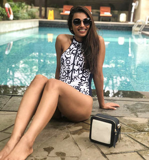 Radhika Apte feet photo thumbnail