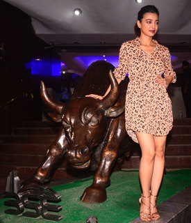 Radhika Apte feet photo thumbnail