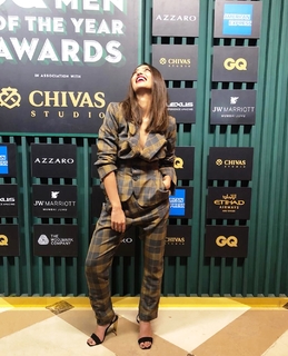 Radhika Apte feet photo thumbnail