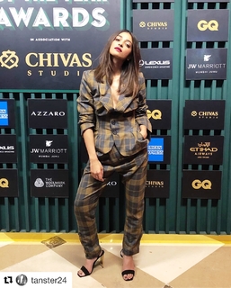 Radhika Apte feet photo thumbnail