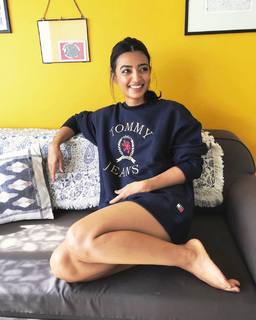 Radhika Apte feet photo thumbnail