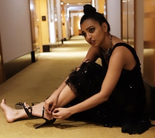 Radhika Apte feet photo thumbnail