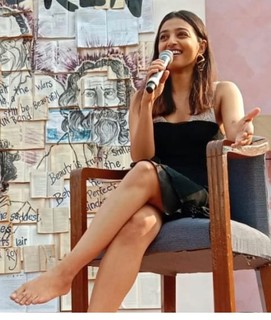 Radhika Apte feet photo thumbnail