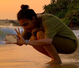 Radhika Apte feet photo thumbnail