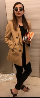 Radhika Apte feet photo thumbnail