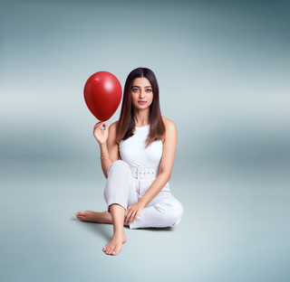 Radhika Apte feet photo thumbnail