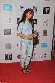 Radhika Apte feet photo thumbnail