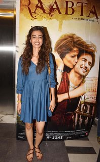 Radhika Apte feet photo thumbnail