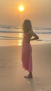 Radhika Apte feet photo thumbnail