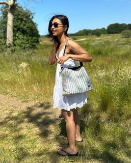 Radhika Apte feet photo thumbnail