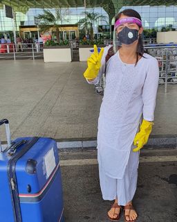 Radhika Madan feet photo 6