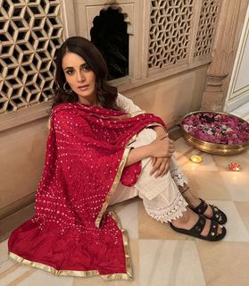 Radhika Madan feet photo 17