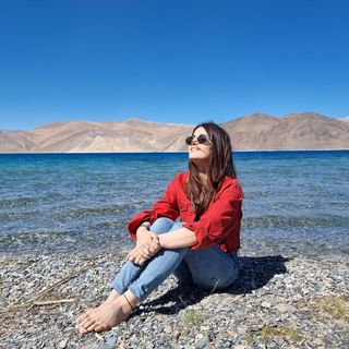 Radhika Madan feet photo 16