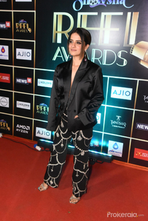 Radhika Madan feet photo 9