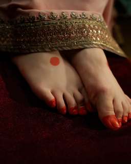 Radhika Madan feet photo 12