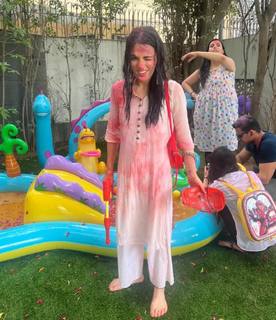 Radhika Madan feet photo 1