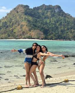 Radhika Madan feet photo 19