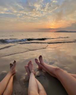 Radhika Madan feet photo 17