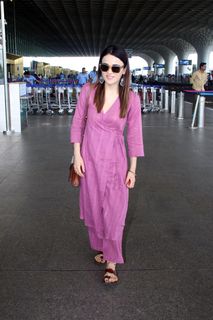 Radhika Madan feet photo 3
