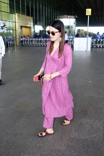Radhika Madan feet photo 19