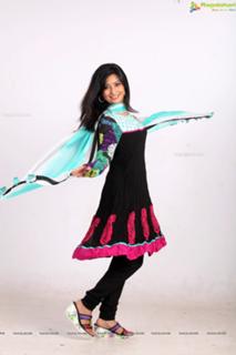 Radhika Pandit feet photo 18