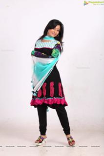 Radhika Pandit feet photo 15