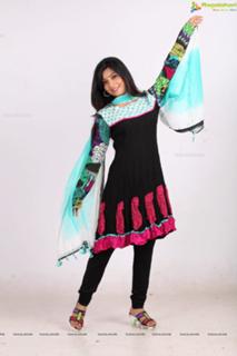 Radhika Pandit feet photo 14