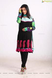 Radhika Pandit feet photo 7