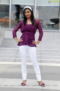 Radhika Pandit feet photo 19