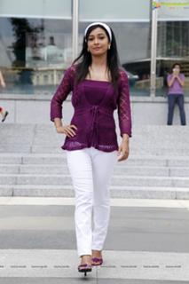 Radhika Pandit feet photo 14