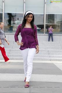 Radhika Pandit feet photo 13