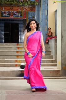 Radhika Pandit feet photo 11