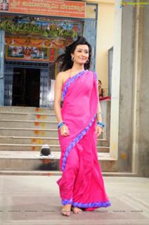 Radhika Pandit feet photo 9
