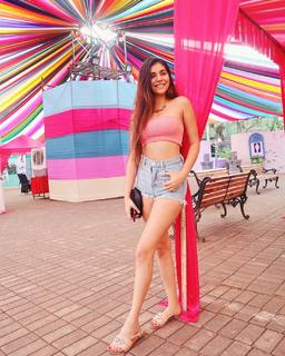 Radhika Seth feet photo 18