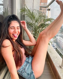 Radhika Seth feet photo 20