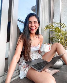Radhika Seth feet photo 16
