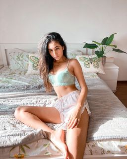 Radhika Seth feet photo 14