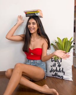 Radhika Seth feet photo 8