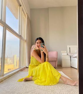 Radhika Seth feet photo 9