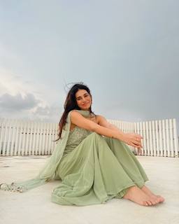 Radhika Seth feet photo 12