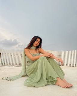 Radhika Seth feet photo 11
