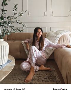 Radhika Seth feet photo 10