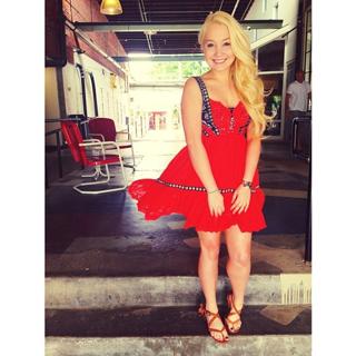 RaeLynn feet photo 1