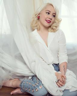 RaeLynn feet photo 8