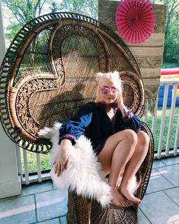RaeLynn feet photo 4